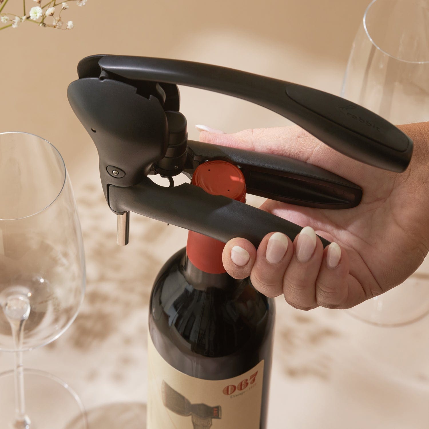 Built-in Foil Cutter in the Rabbit Corkscrew.